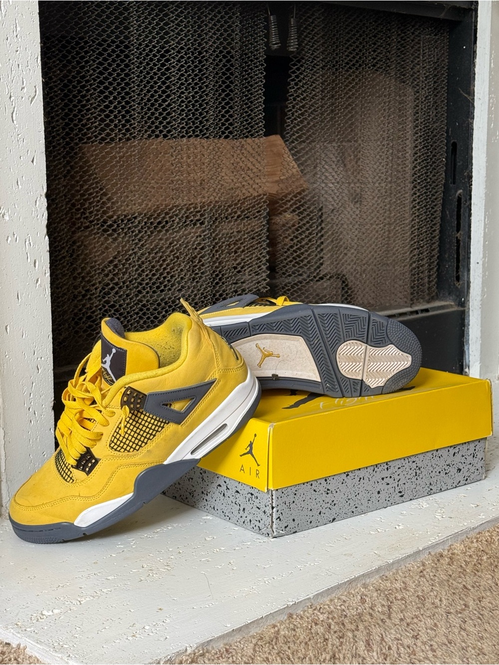 Jordan Retro 4 Lightning - Picture 2 of 3
